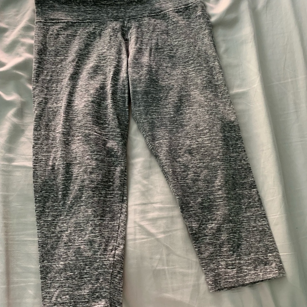 grey white & black cropped leggings